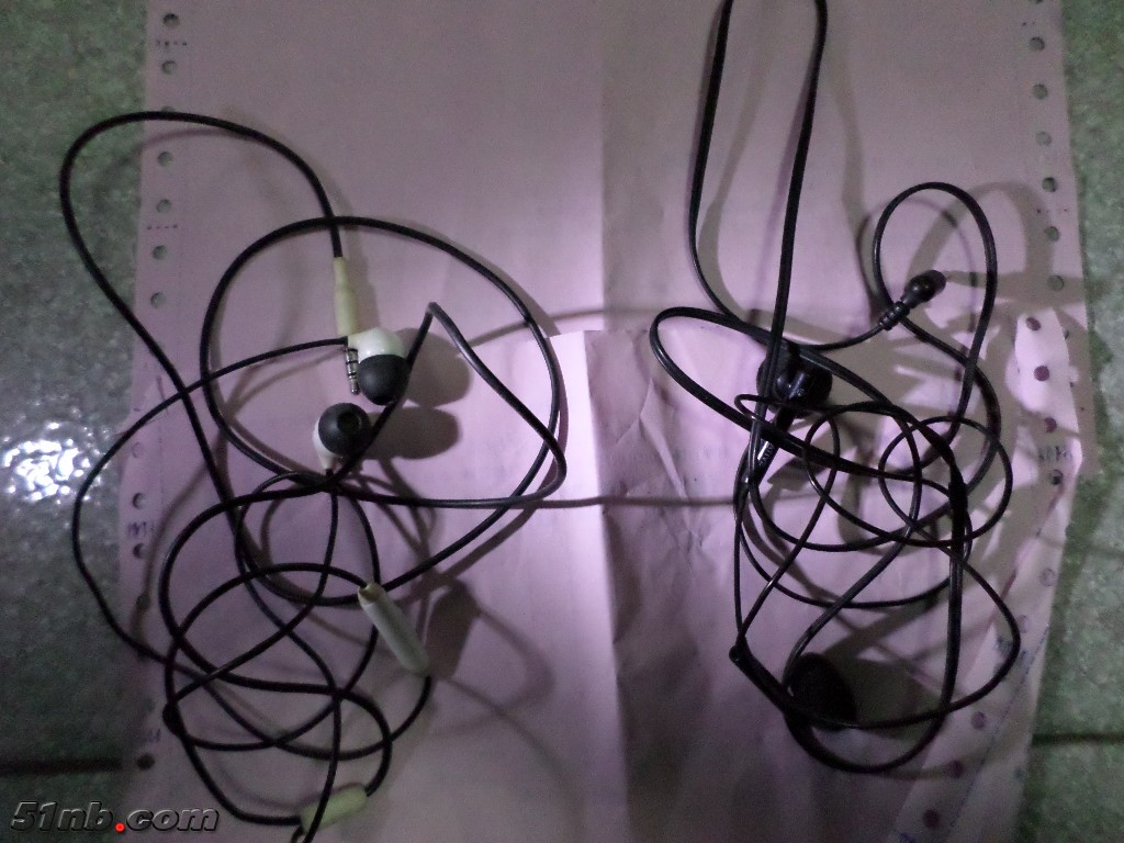 14 创新耳机.JPG