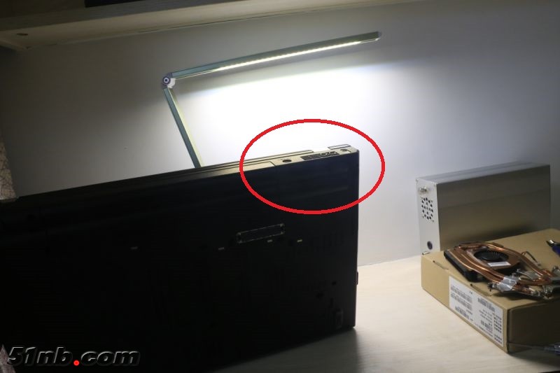 完全齐平，看似简单，实现起来不容易