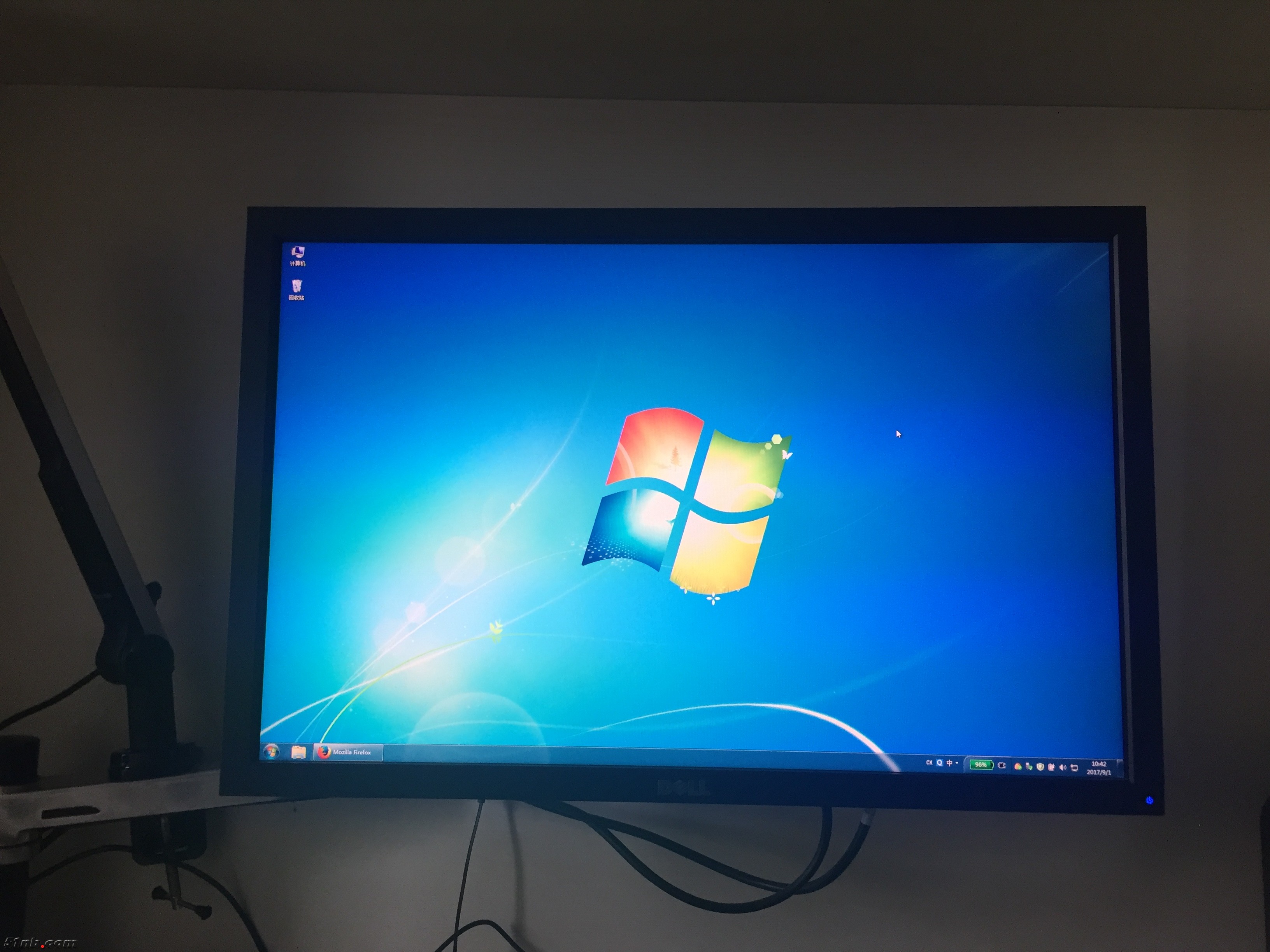 dell u2410.JPG