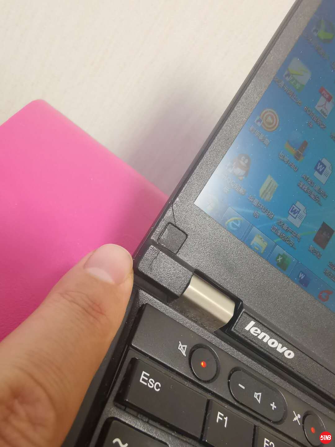 整机唯一的B壳角落小裂纹